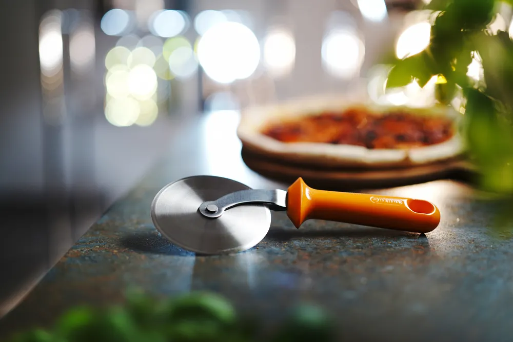 Vis Pizza cutter Pizzer, heavy-duty , HENDI, designed by Robert Bronwasser, Orange, ⌀97x240mm, bilde 2